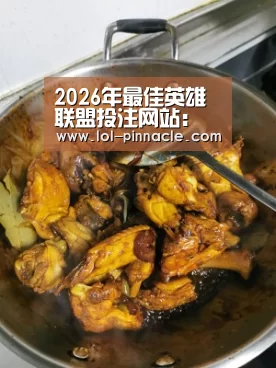 2026年最佳英雄联盟投注网站:余男受邀亮相中国国际时装周 简约look尽显知性魅力(图2) LoL投注网站